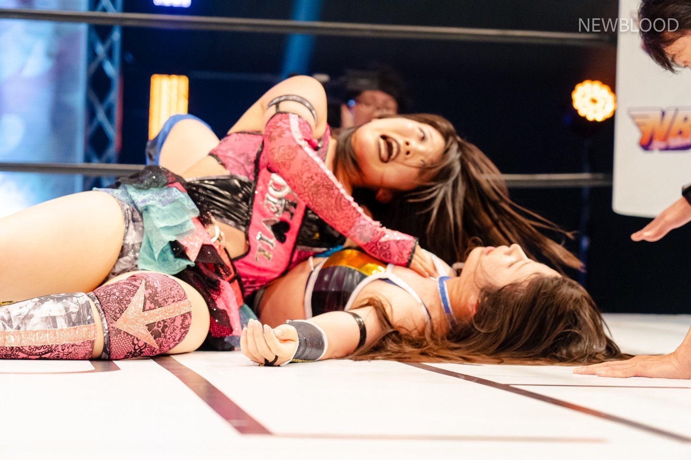 6AA0719B-C37F-4C69-86FE-229D6B40C2DA