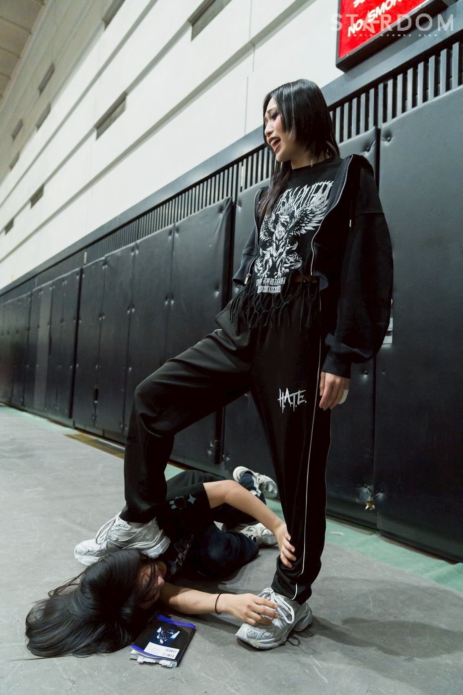 玖麗さやか 自伝本お渡し会中の上谷沙弥にワールド王座挑戦を直談判も