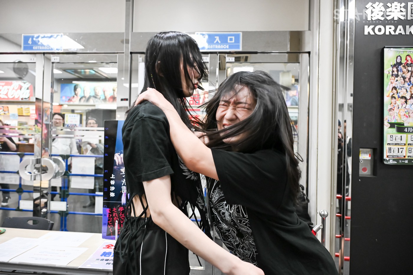 上谷沙弥vs玖麗さやか5度目の襲撃合戦 舞台は後楽園エレベーターホール