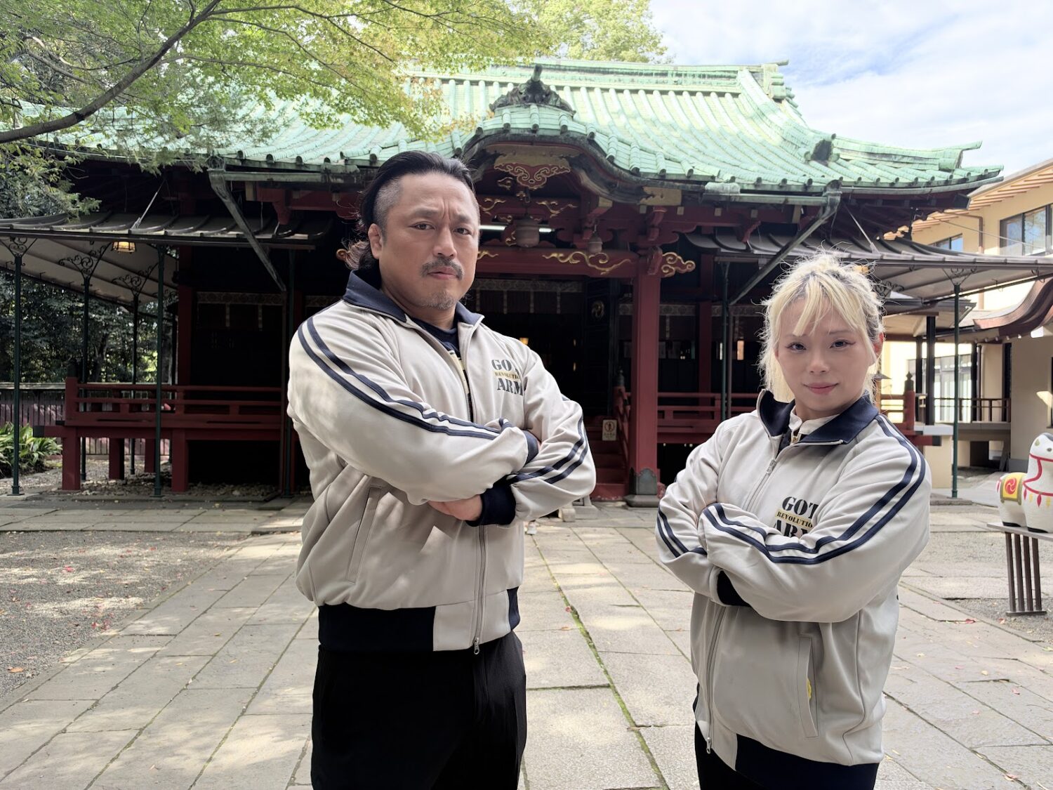 Goto and Mizumori pray for victory at Akasaka Hikawa Shrine